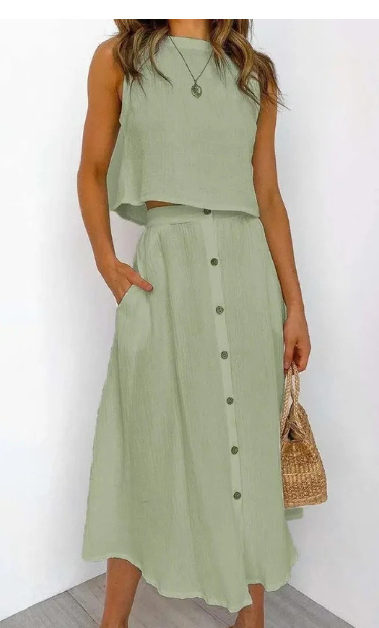 Solid Color Vest & Long Skirt Set – Elegant Two‑Piece Outfit